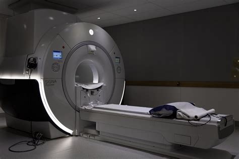 Magnetic Resonance (MR).